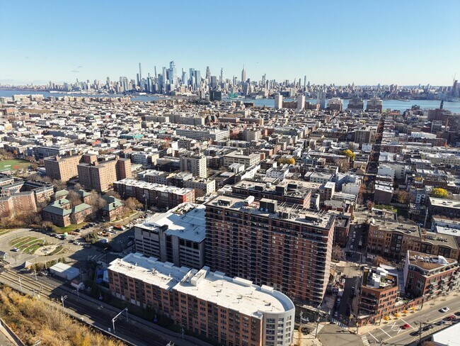 Building Photo - 700 1st St