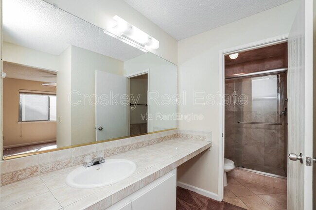 Building Photo - 357 Hazelnut Ln