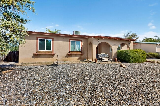 Building Photo - 2702 Avenida Del Sol