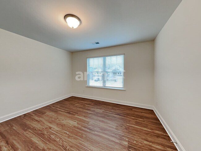 Building Photo - 117 Ashton Dr