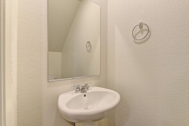 Building Photo - Brand new 3 bedroom Town House by DR Horto...