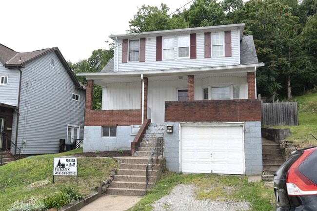 Building Photo - 5 Bed /2 Bath Single Family Home for Rent ...