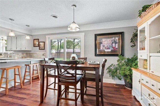 Building Photo - 405 SW 10th St