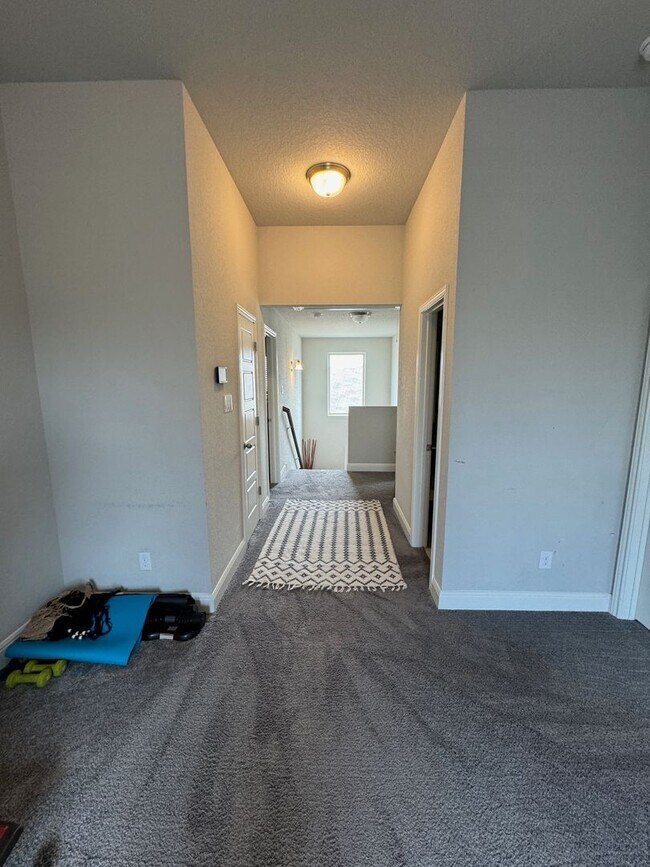 Building Photo - Modern 3-Bedroom Home Near Alamo Ranch wit...