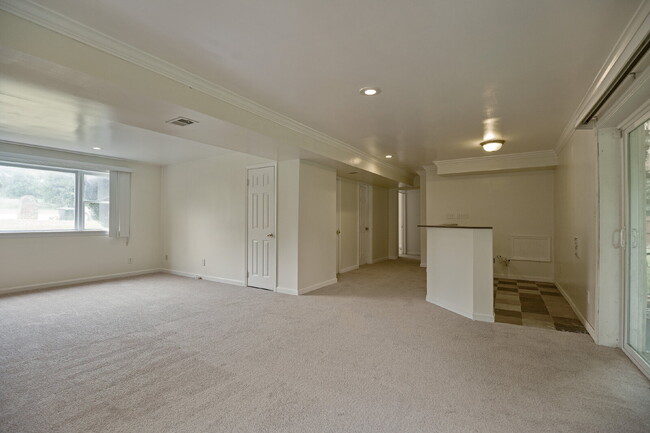 Building Photo - 2411 Old Gate Ct