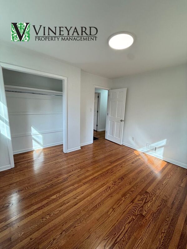 Building Photo - 1023 Pine Valley Dr NE