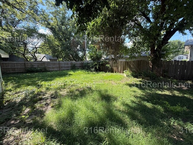 Building Photo - $1100 - 2 bedroom/ 1 bathroom - Gorgeous Single Family Home
