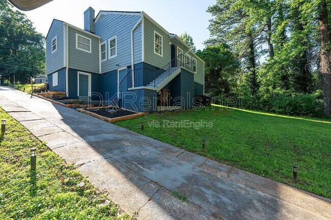 Building Photo - 2874 Blount St