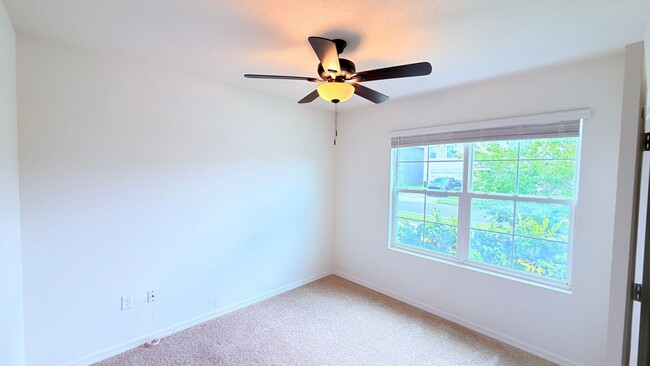 Building Photo - Charming Deltona 4/2 Ready for Move-in!