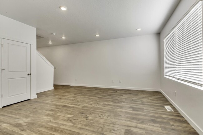 Building Photo - 869 S Brubaker Way