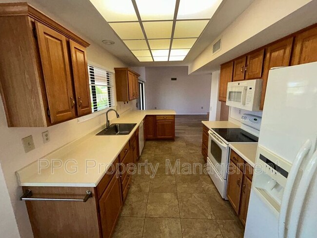 Building Photo - 18407 N 137th Dr