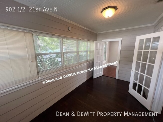 Building Photo - 902 1/2  21st Ave N-