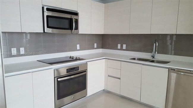 Building Photo - 4250 Biscayne Blvd