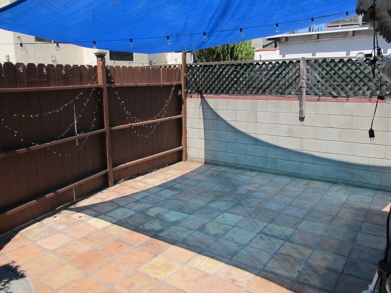 Building Photo - 11217 La Maida St