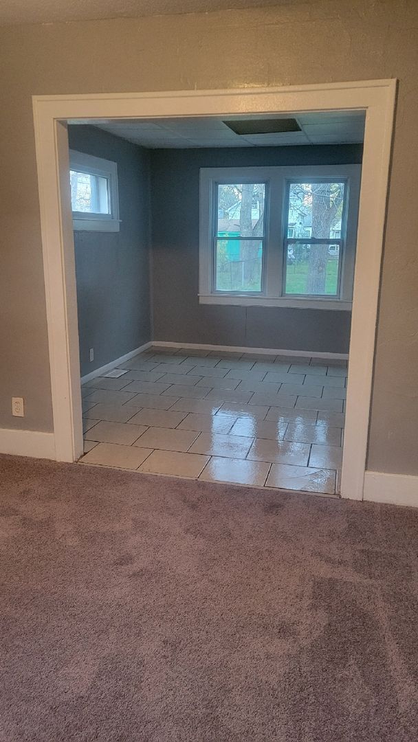 Building Photo - 3 bedroom 1.5 bath bungalow in Warren! $1,...