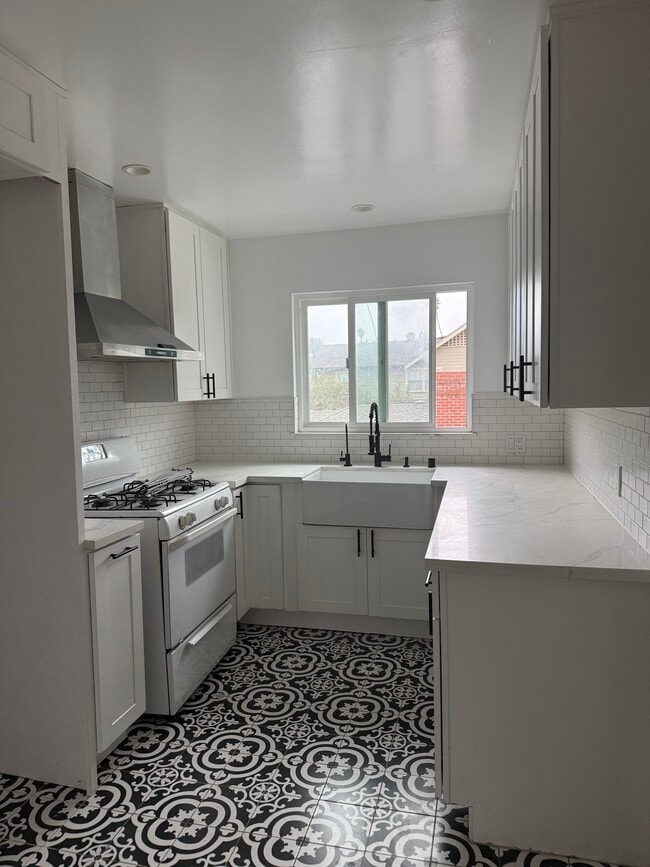 Primary Photo - 1801 Fair Oaks Ave