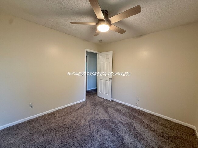 Building Photo - 719 S Park Dr