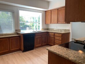 Building Photo - Large 4 bedroom in Orangevale with huge yard