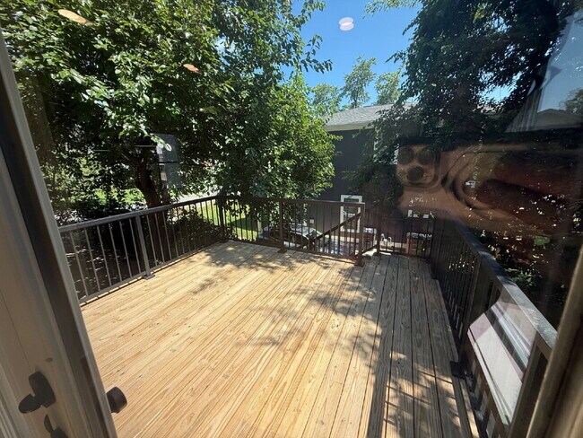 Building Photo - "Spacious 3-Bed, 3.5-Bath in the heart of East Nash