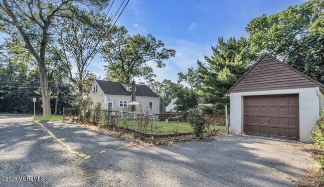 Building Photo - 402 Ryders Ln