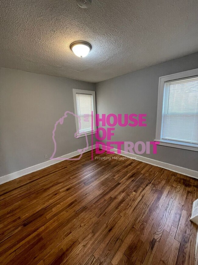 Building Photo - SECTION 8 ONLY | 4 BEDROOM | 3 BATH | FREE...