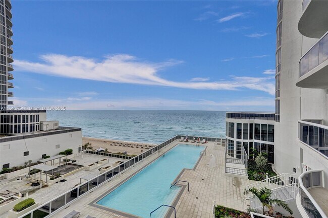 Building Photo - 15901 Collins Ave