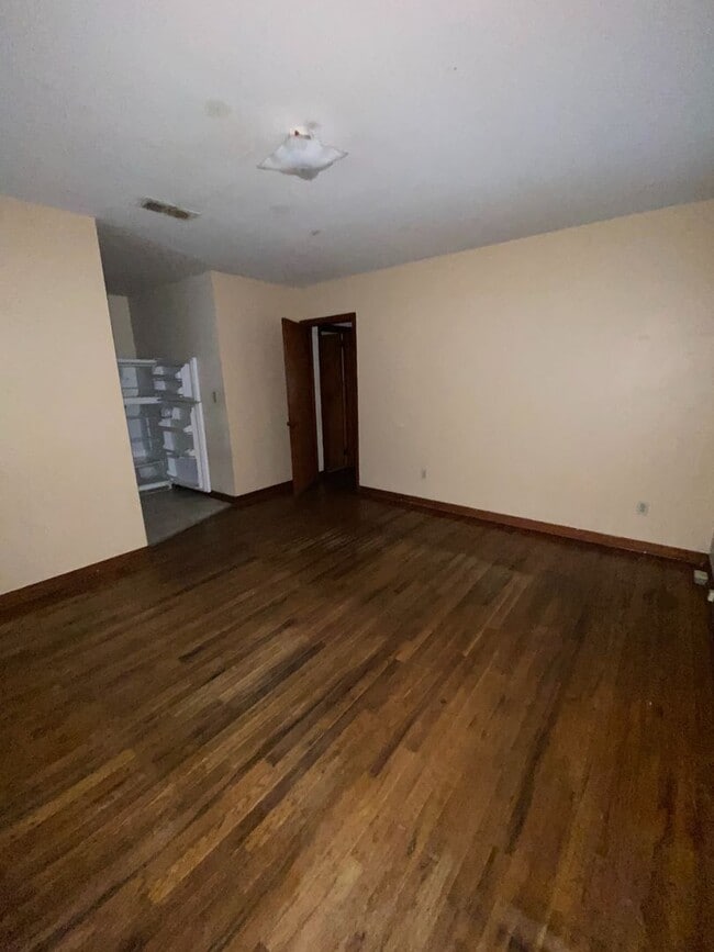 Building Photo - Near Cascades Park, Harwood floors in Historic Myers Park