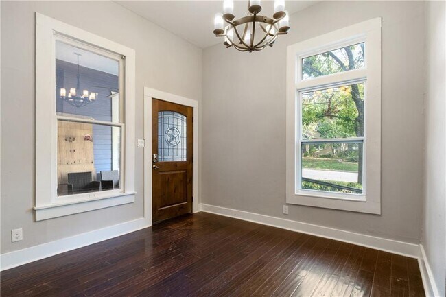 Building Photo - 3210 Hampton Rd