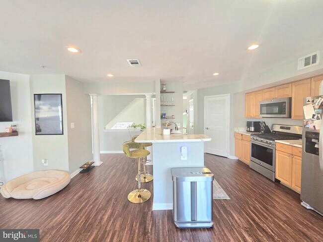 Building Photo - 1604 Post Oak Dr