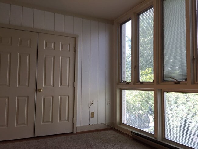 Building Photo - 10714 Kings Riding Way