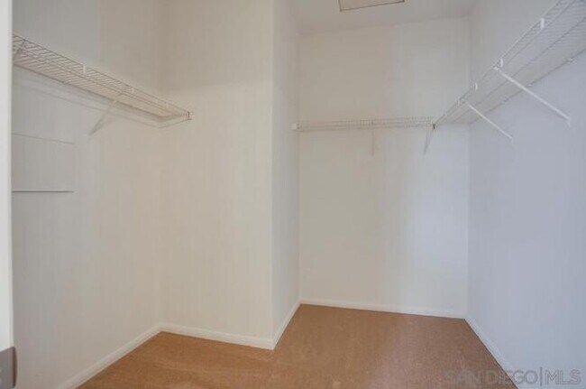 Building Photo - 634 Sumner Way