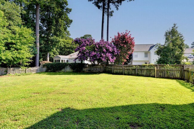 Building Photo - Convenient Coventry Home