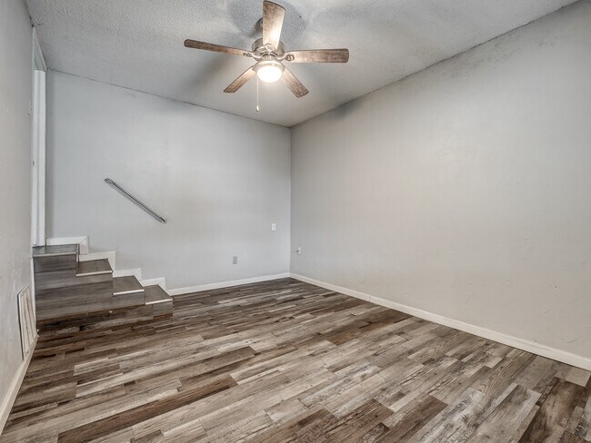 Building Photo - 1314 SE 40th St