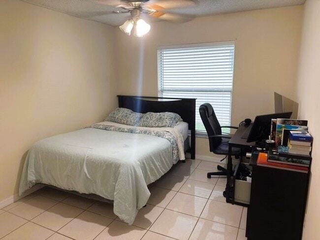 Building Photo - 3 Bdrm 2 Bath With Office in Waterford Lak...