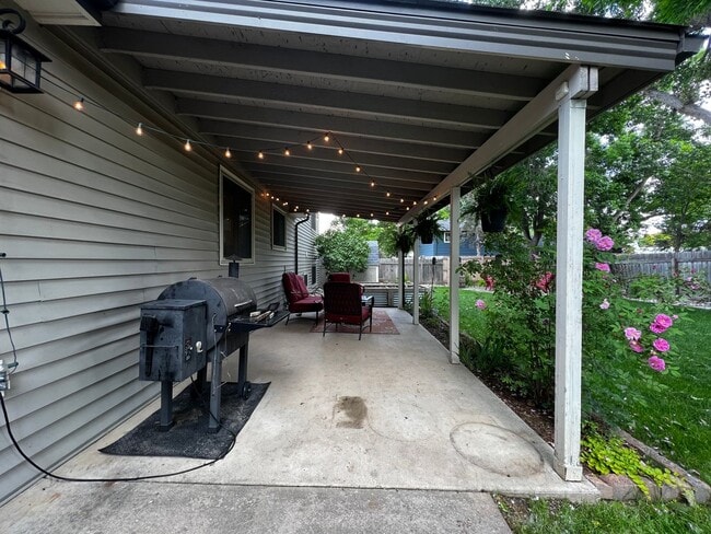 Building Photo - Remodeled 4 Bedroom 2 Bathroom Home in Fort Collins!