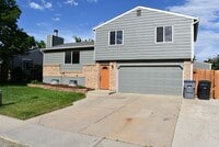 Building Photo - 2412 Sunset Dr