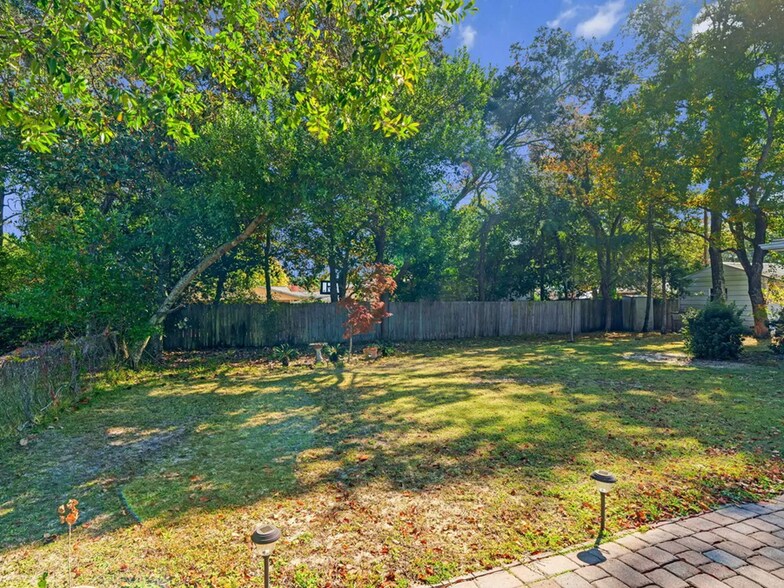 Building Photo - 40 Sharilyn Dr