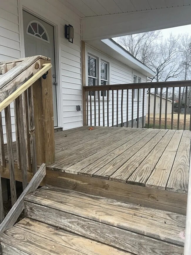 Building Photo - 721 Pickens Dr