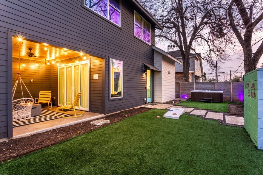 Building Photo - 52 Waller St