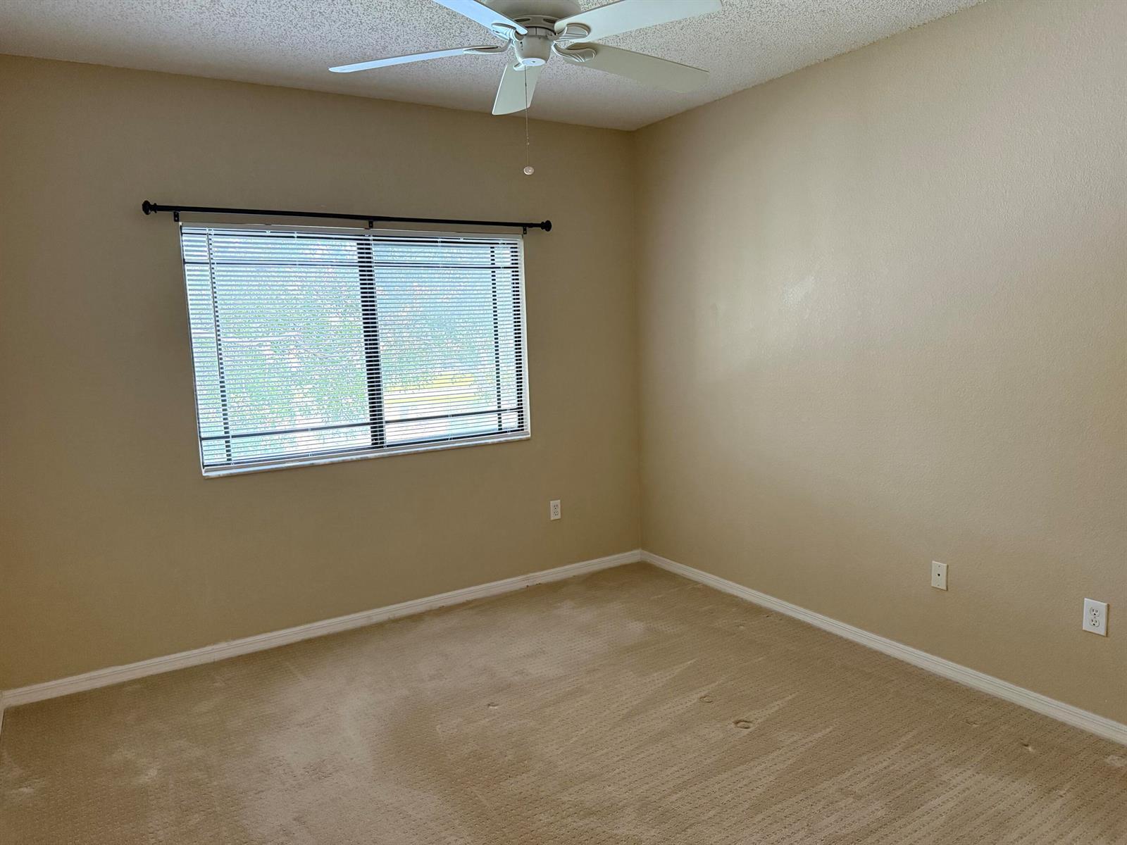 Building Photo - 2806 Veronia Dr