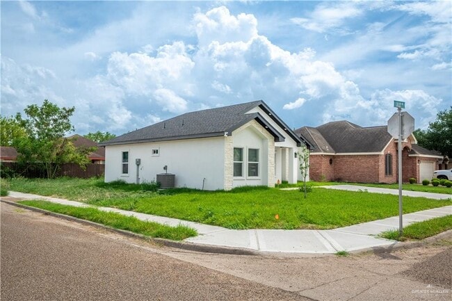 Building Photo - 309 Lilly Dr