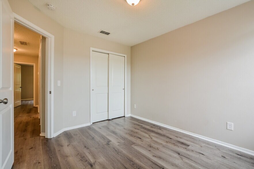 Building Photo - 3042 Stillwater Dr