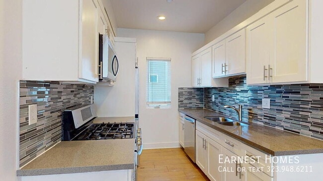 Building Photo - 146 1/2 Rosemont Ave-