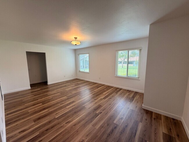 Building Photo - Nice Holmby II model home in Leisure Village 55+ Active Community