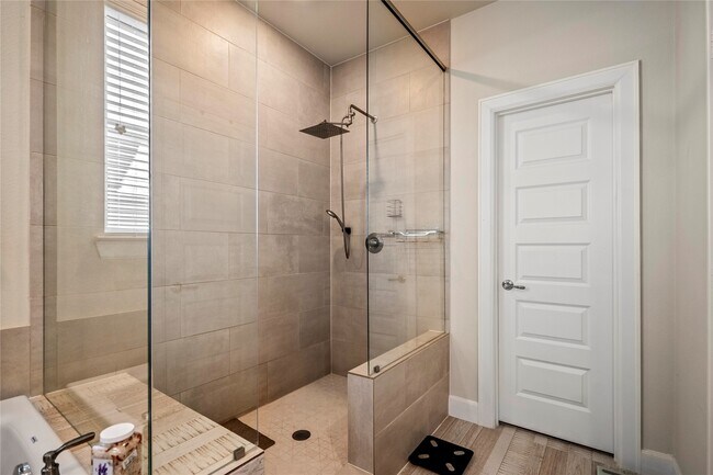 Building Photo - 2806 Grand Fountains Dr