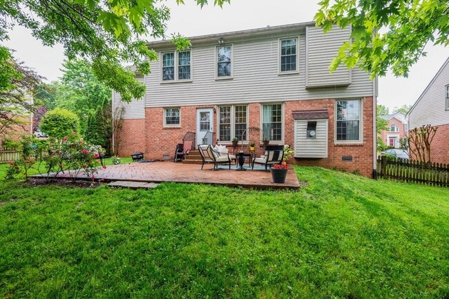 Building Photo - 511 Prince of Wales Ct