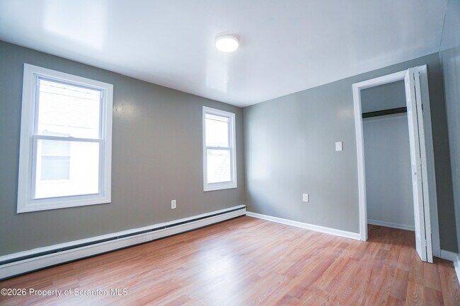 Building Photo - 1519 Meylert Ave