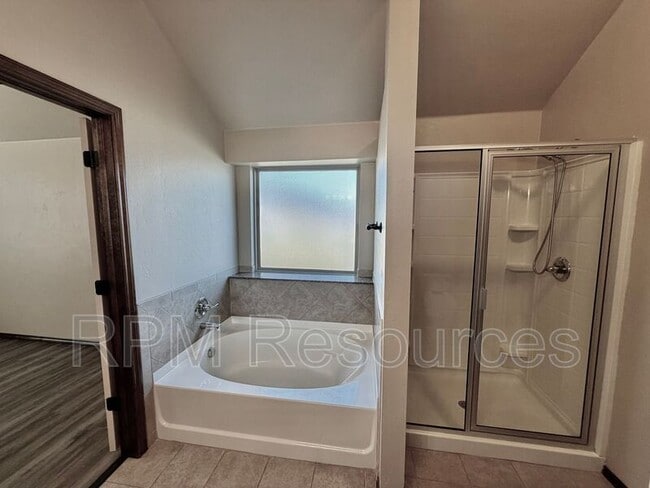 Building Photo - 5601 Sanderling Rd