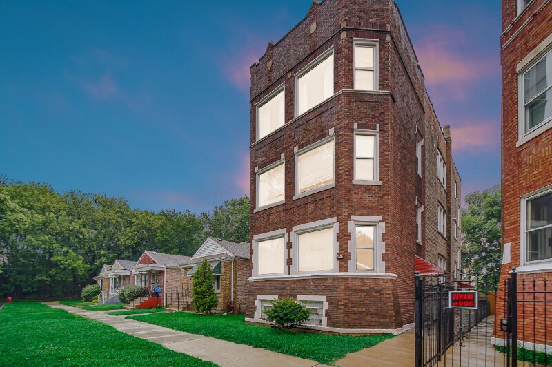 Building Photo - 1126 E 81st Pl