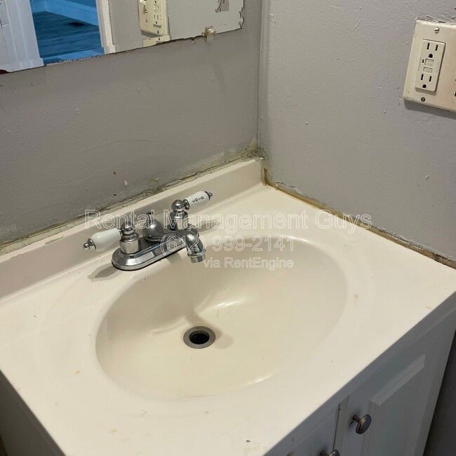 Building Photo - 2931 N Bryant Ave